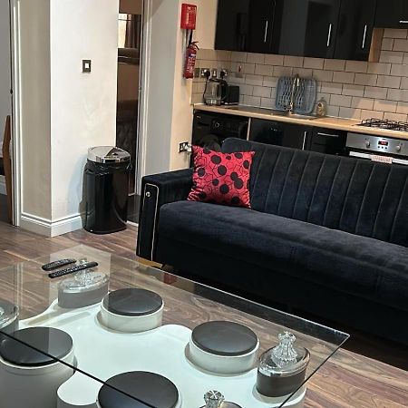 Luxurious 2 Bed Apartment Бедфорд Экстерьер фото